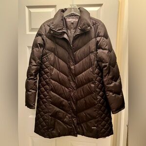 Kenneth Cole Reaction puff down/feather women’s jacket. Button & zipper closure.